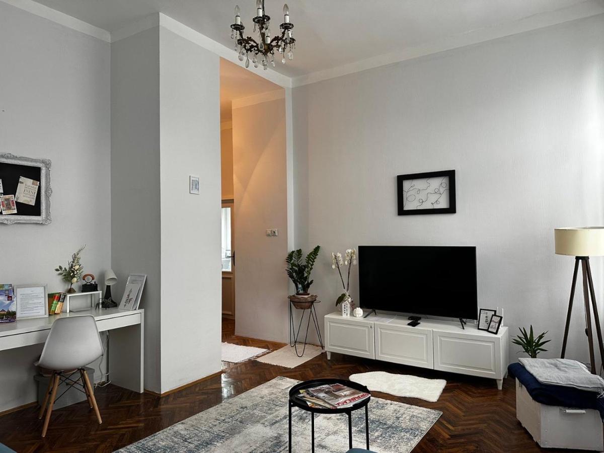 Pure Of Joy City Centre Apartment Subotica Esterno foto